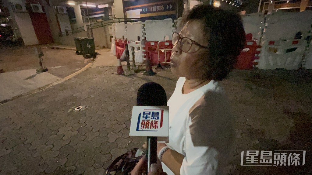 陳女士飯後到樓下水車取水沖涼,以及留待不時之需。曾志恆攝 陳女士飯後到樓下水車取水沖涼,以及留待不時之需。曾志恆攝