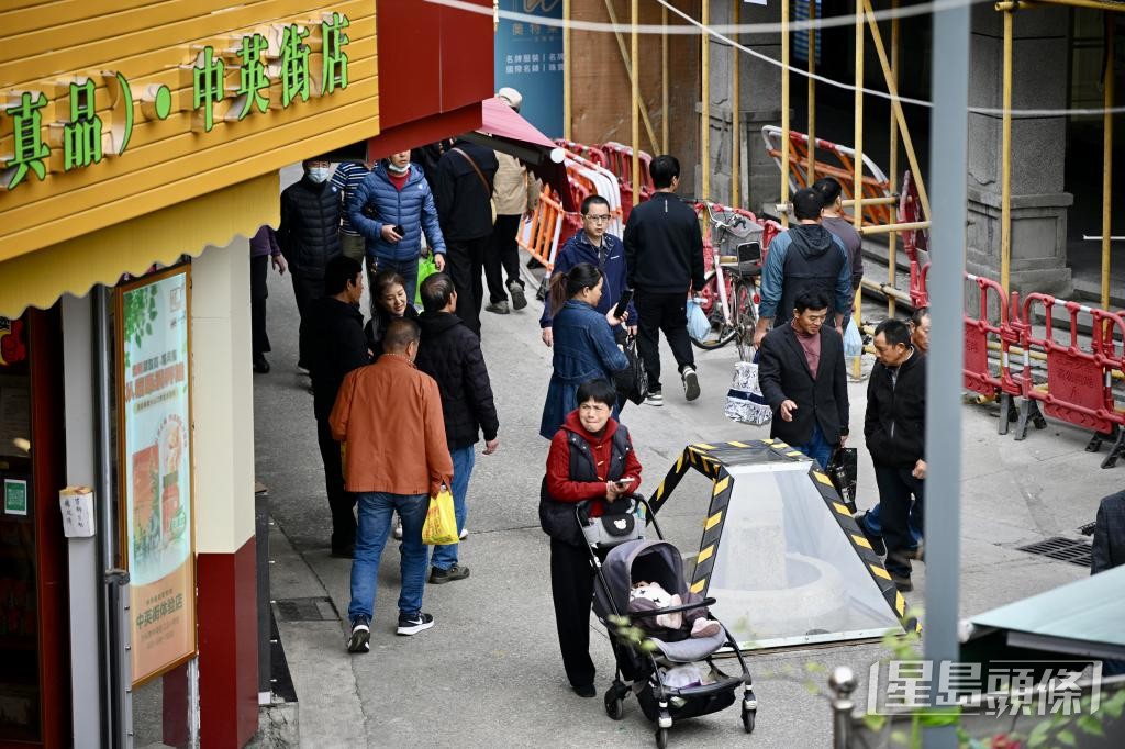 中英街内竖立多块界石,昔年用以标明「中英地界」。 中英街内竖立多块界石,昔年用以标明「中英地界」。