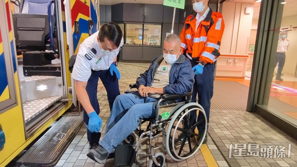 傷者送院治理。黃文威攝