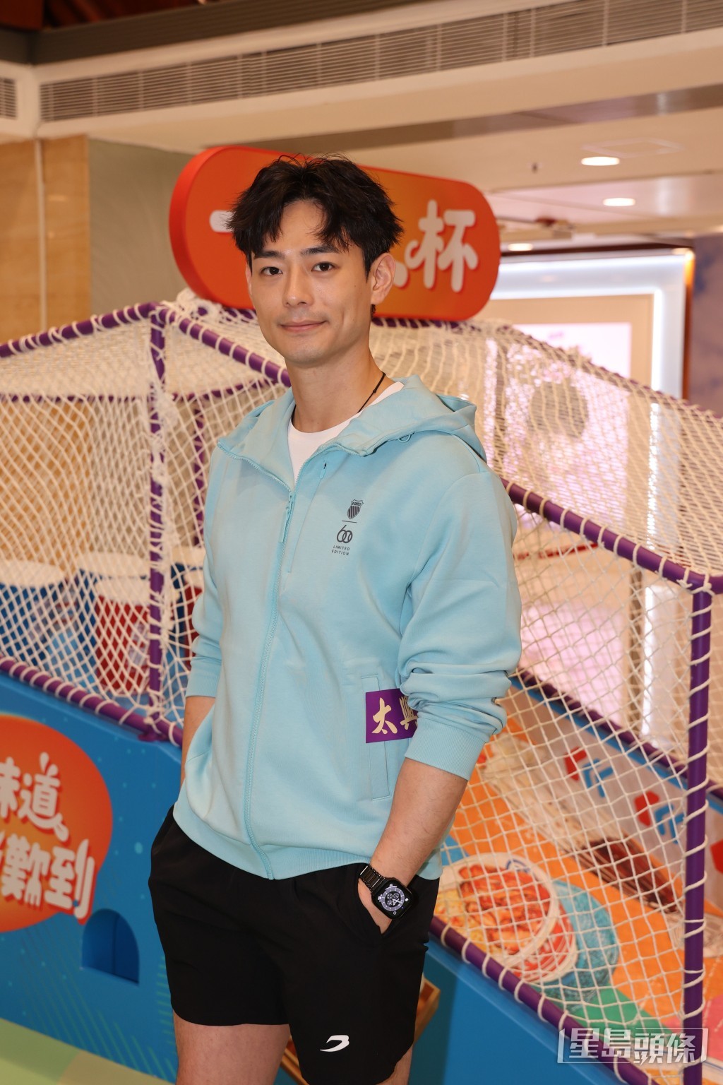何浩文最近轉行做歌手。