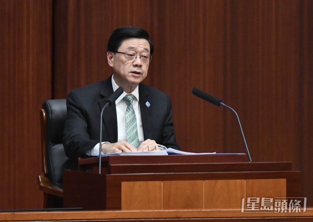 李家超宣讀首份香港五年計劃和施政報告。