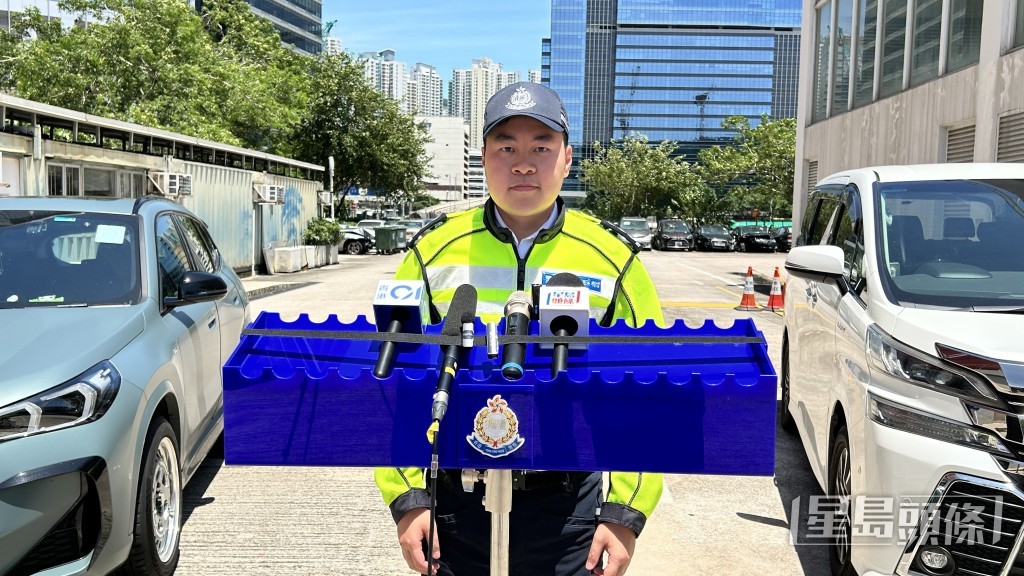 西九龍總區交通部執行及管制組署理總督察鄭皓銘講述案情。蔡楚輝攝 西九龍總區交通部執行及管制組署理總督察鄭皓銘講述案情。蔡楚輝攝