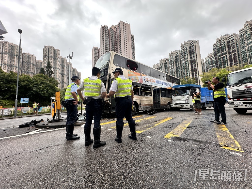 警員到場調查。 警員到場調查。