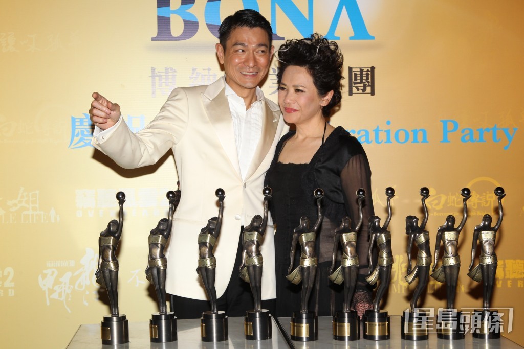 劉德華與葉德嫻憑《桃姐》，於2012年的《第31屆香港電影金像獎》封影帝和影后。