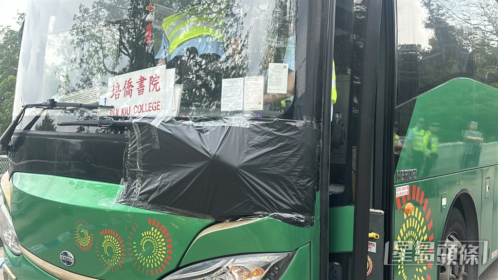 左車頭被黑膠布遮封。 左車頭被黑膠布遮封。