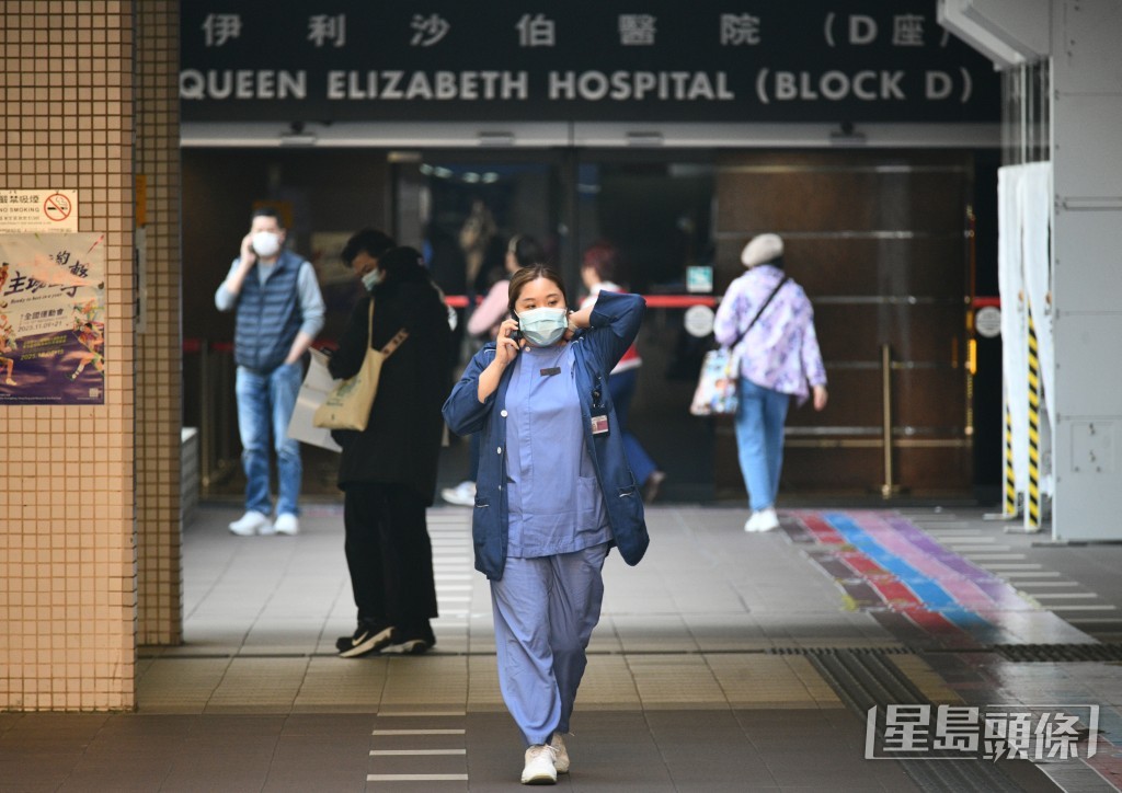 醫衞局指出2025年有4,000多名護士畢業,其中約3,500人註冊,並有2,500人申請加入醫管局,成功就業率達95%。 醫衞局指出2025年有4,000多名護士畢業,其中約3,500人註冊,並有2,500人申請加入醫管局,成功就業率達95%。