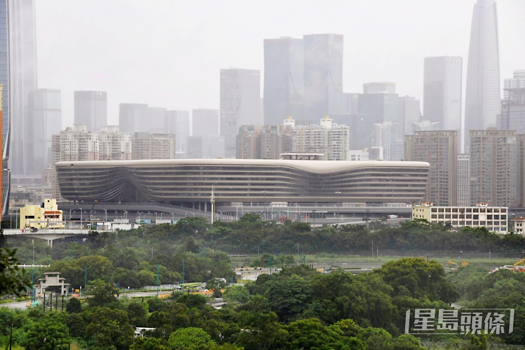 政府今日(24日)在憲報刊登六項與皇崗口岸港方口岸區及相關延伸區運作相關的附屬法例。資料圖片 政府今日(24日)在憲報刊登六項與皇崗口岸港方口岸區及相關延伸區運作相關的附屬法例。資料圖片