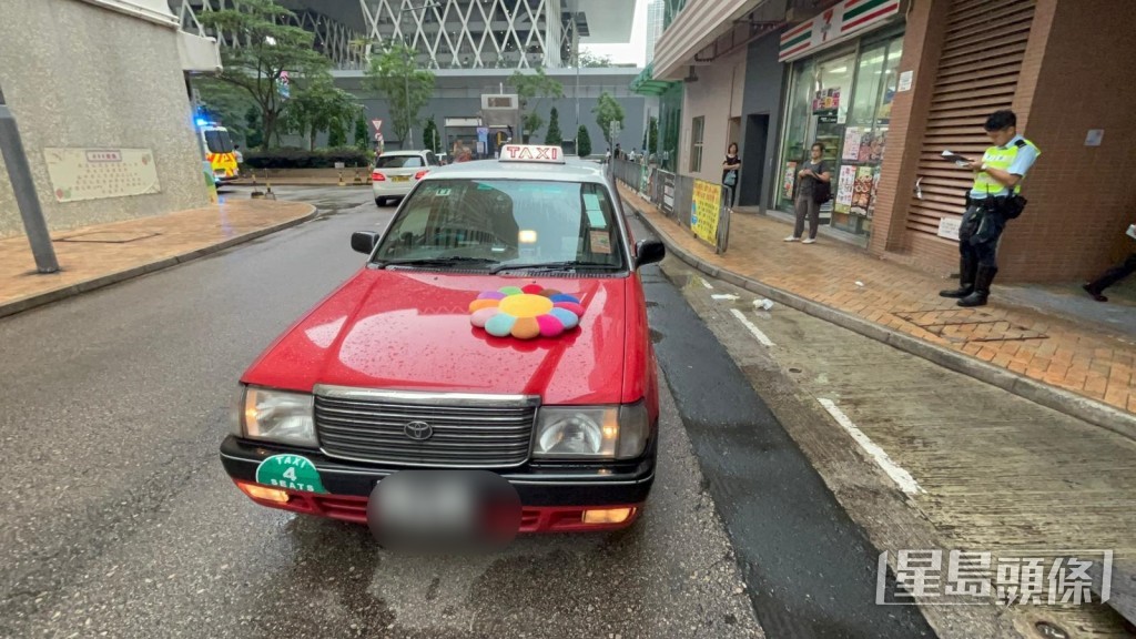 肇事的士。 肇事的士。