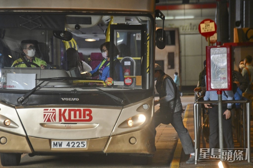 九巴於7月28日港鐵觀塘綫暫停部分車站列車服務期間，亦會按需求加強5條路線服務。