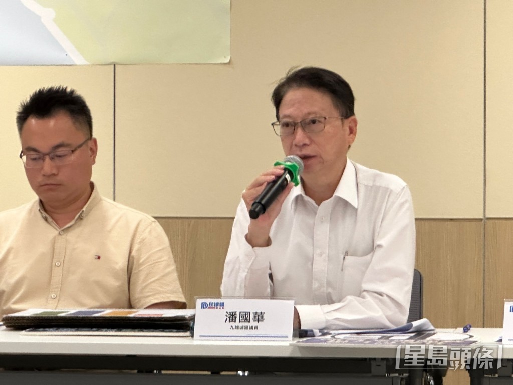 九龍城區議員潘國華表示,九龍城區海濱有很多臨時登岸梯級,相信如改善則可設立水上的士服務。曾卓琳攝 九龍城區議員潘國華表示,九龍城區海濱有很多臨時登岸梯級,相信如改善則可設立水上的士服務。曾卓琳攝