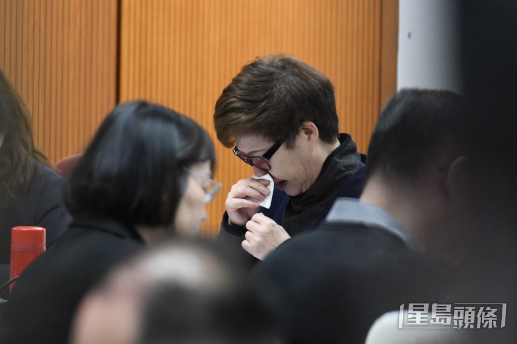 黃碧嬌憶述火災當晚「通宵無走到」。何健勇攝