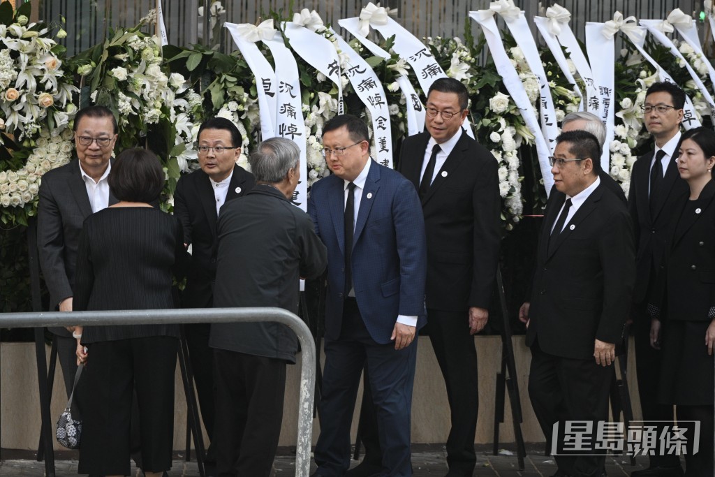全國港澳研究會顧問譚耀宗、立法會議員陳勇、吳秋北、港區全國人大代表黃冰芬、黃英豪,全國政協委員蘇長荣、全國政協常委施榮懷。 全國港澳研究會顧問譚耀宗、立法會議員陳勇、吳秋北、港區全國人大代表黃冰芬、黃英豪,全國政協委員蘇長荣、全國政協常委施榮懷。