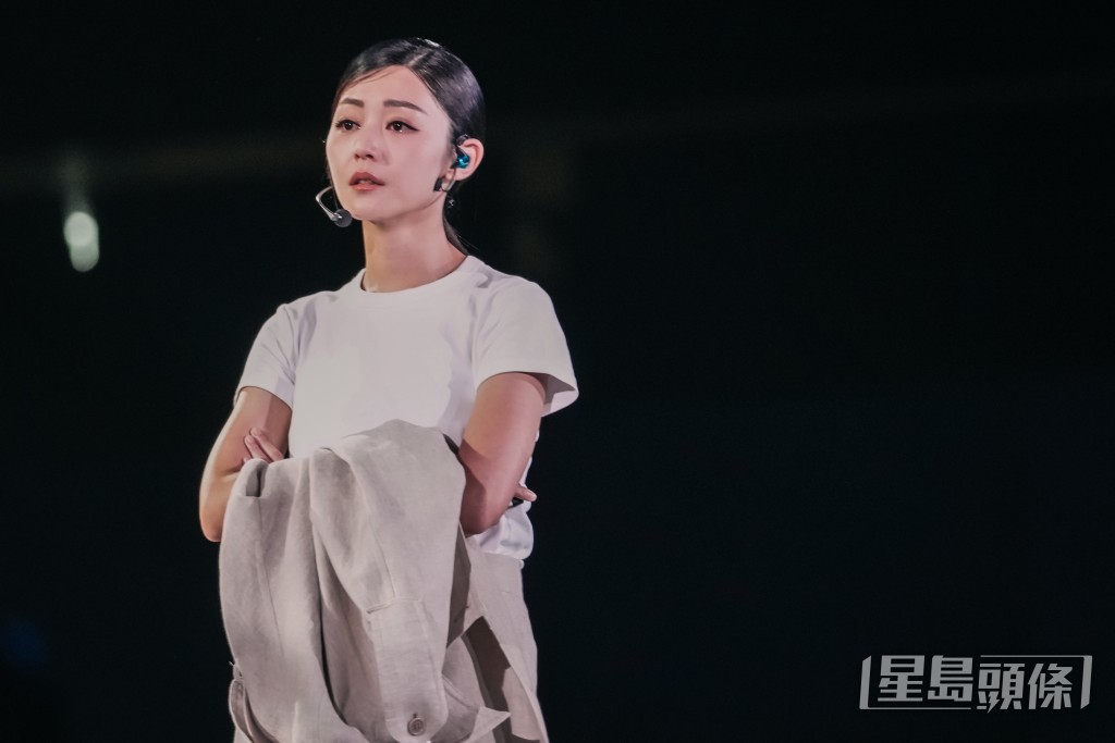 衛詩雅在《25+英皇群星演唱會》，獲讚連淚珠亦控制自如。
