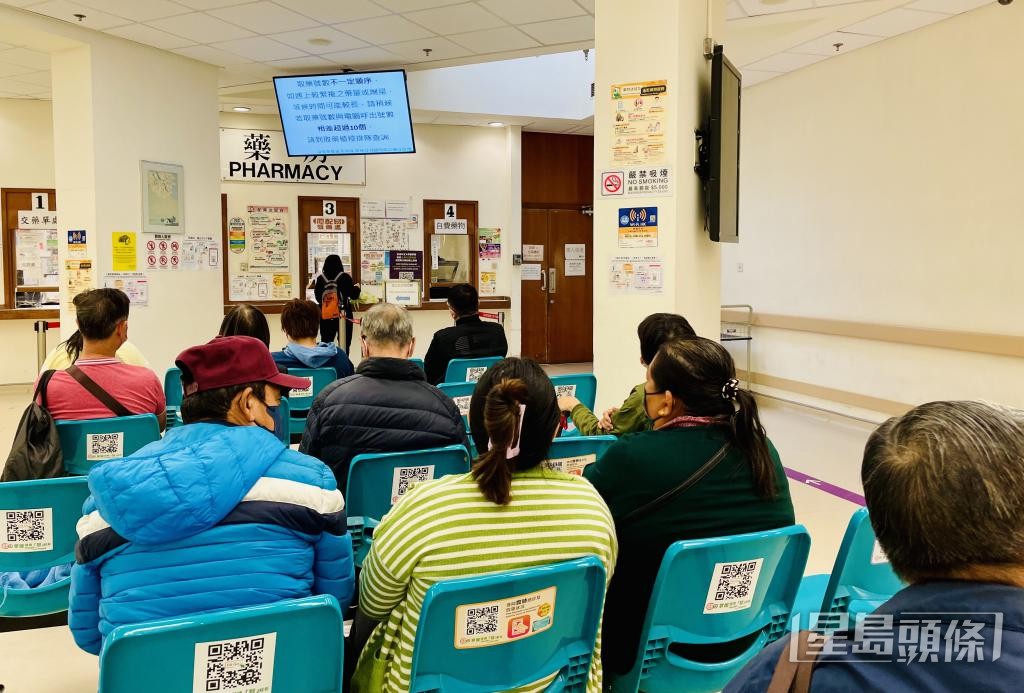 公立醫院常被詬病等候覆診及配藥時間過長,據《基層醫療健康藍圖》,病者日後可到社區藥房取藥。 公立醫院常被詬病等候覆診及配藥時間過長,據《基層醫療健康藍圖》,病者日後可到社區藥房取藥。