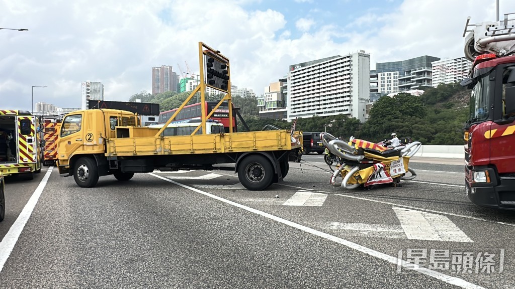 工程車被撞至甩尾。劉漢權攝 工程車被撞至甩尾。劉漢權攝