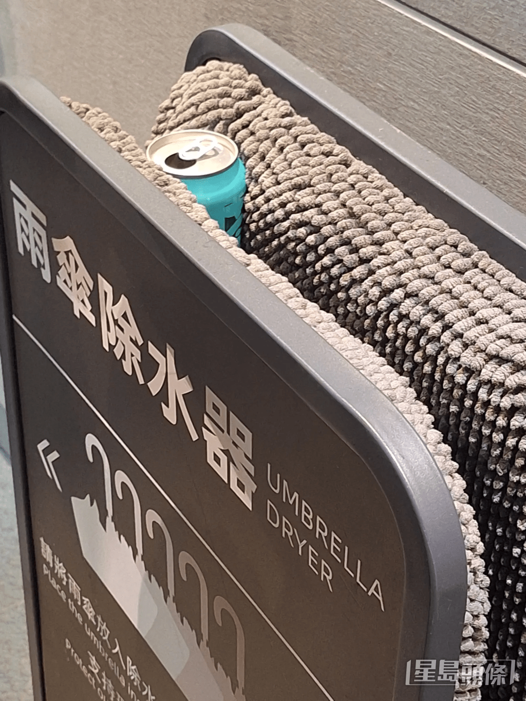有人擔心雨傘除水器的衛生問題。(帖文截圖)