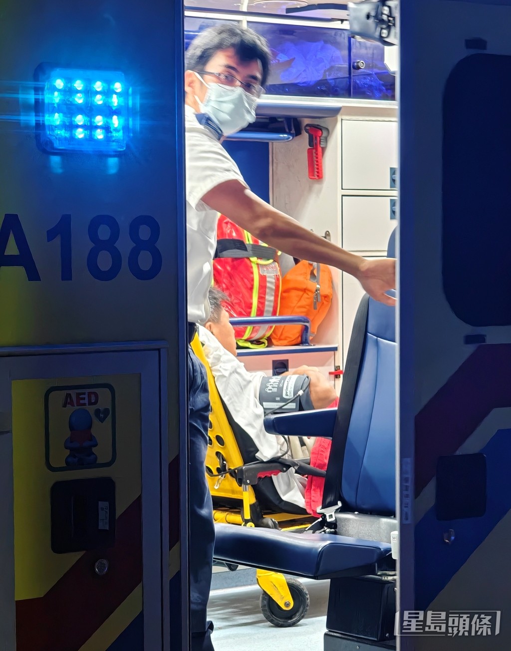 有傷者須由救護車送院治理。黃文威攝 有傷者須由救護車送院治理。黃文威攝