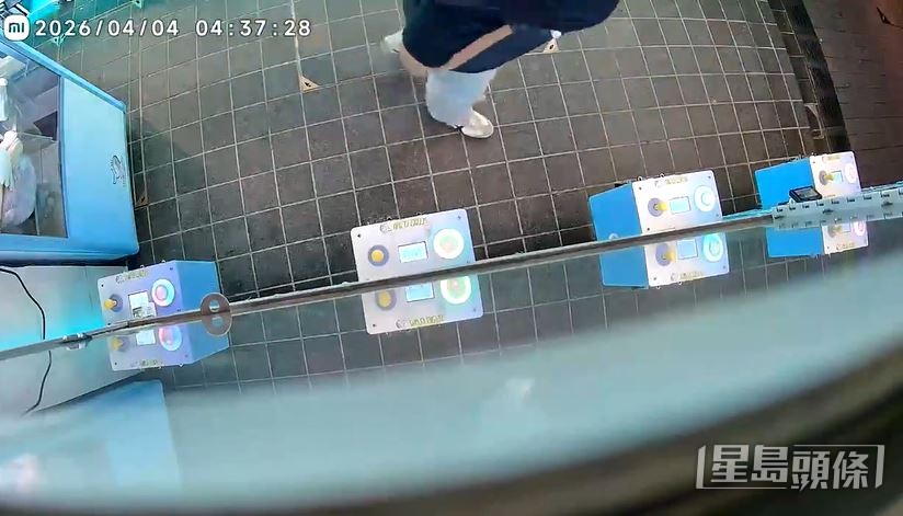 賊人離開。店主提供CCTV截圖