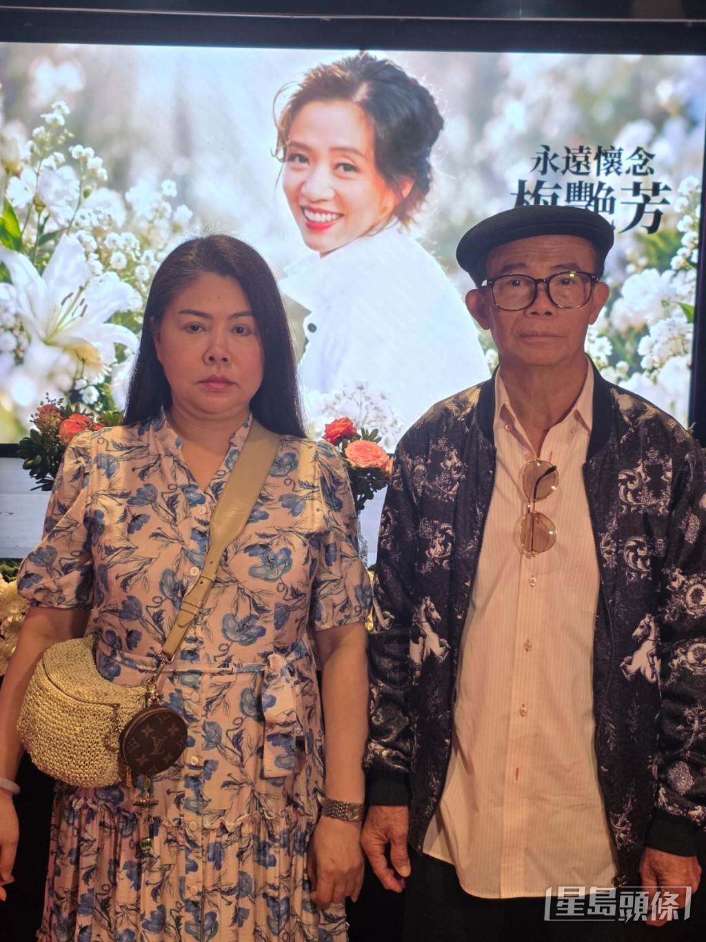 昨日(10日)是梅艷芳63歲生忌,梅啟明計劃到廣州為梅媽舉行追思會,未料到竟爆出梅姐骨灰被盜一事。 昨日(10日)是梅艷芳63歲生忌,梅啟明計劃到廣州為梅媽舉行追思會,未料到竟爆出梅姐骨灰被盜一事。