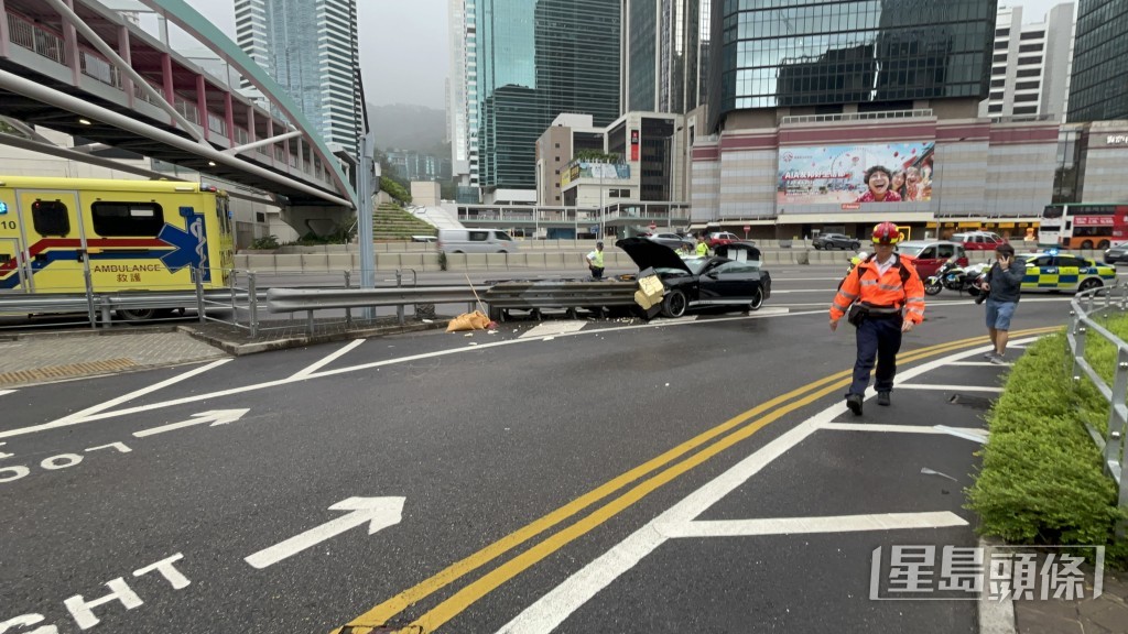 警方封路调查。