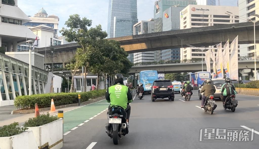 雅加達塞車問題嚴重,Kevin曾為此等候客戶5小時。 雅加達塞車問題嚴重,Kevin曾為此等候客戶5小時。