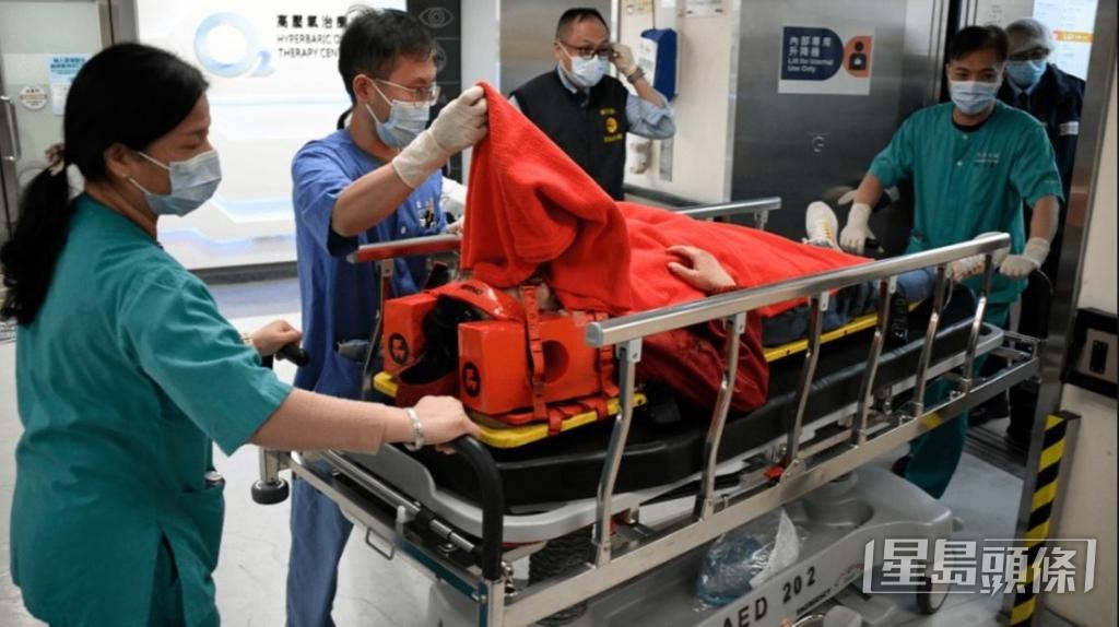 有內地女子去年在東壩拍照時，失足跌下防波堤，頭部受傷。