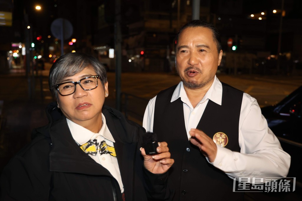 古明華取笑黑妹姐爛賭往事。