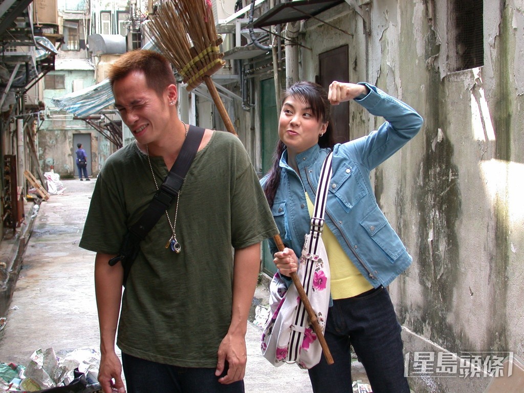 陳豪唱過主演的劇集《心花放》主題曲《心花無限》。