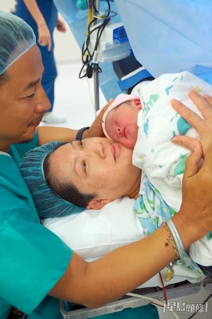 58歲高齡產婦陳麗麗半身麻醉開刀分娩,順利誕下二胎。 58歲高齡產婦陳麗麗半身麻醉開刀分娩,順利誕下二胎。