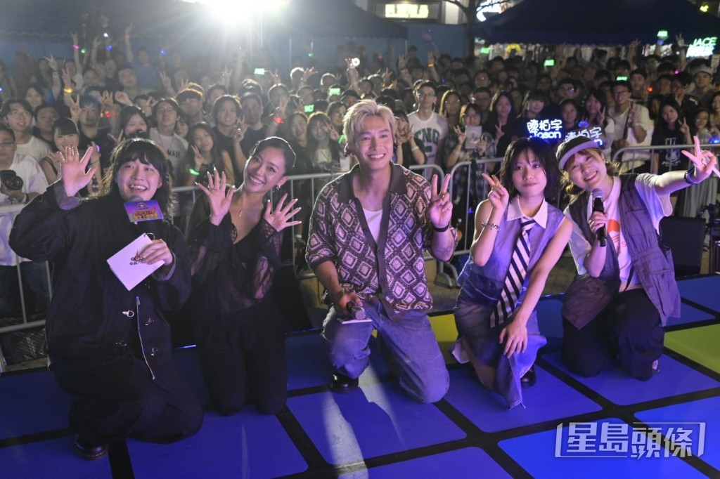 Fans到場支持。 Fans到場支持。