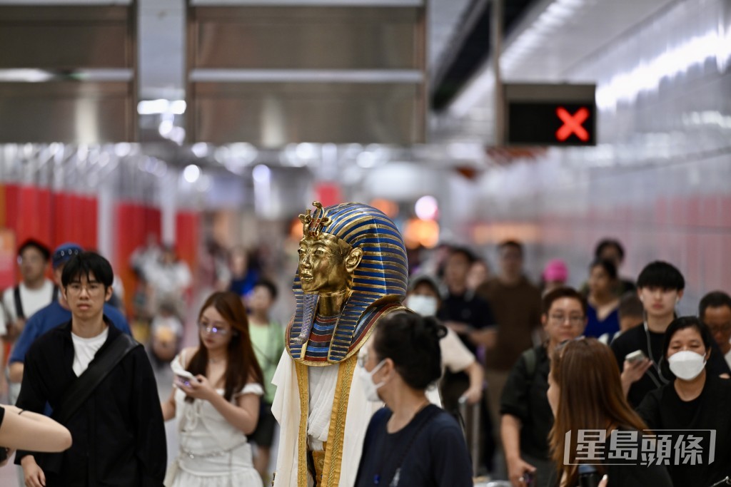 港鐵公司與香港故宮文化博物館跨界合作,由5月28日起推出《當鐵仔遇上法老貓——古埃及文明奇遇》主題巡展。 港鐵公司與香港故宮文化博物館跨界合作,由5月28日起推出《當鐵仔遇上法老貓——古埃及文明奇遇》主題巡展。