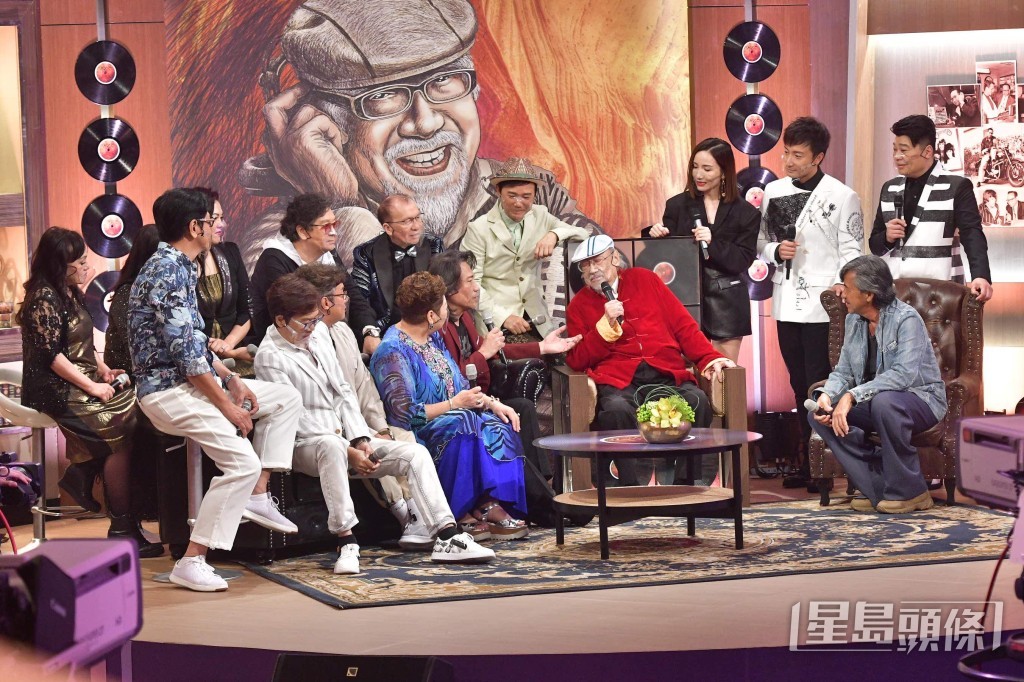 Uncle Ray在娱乐圈的地位德高望重，2021年TVB为他举办的荣休节目。
