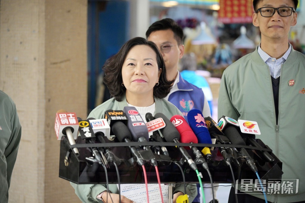 麦美娟表示各司局在将联同区议员及关爱队探访街坊。 麦美娟表示各司局在将联同区议员及关爱队探访街坊。