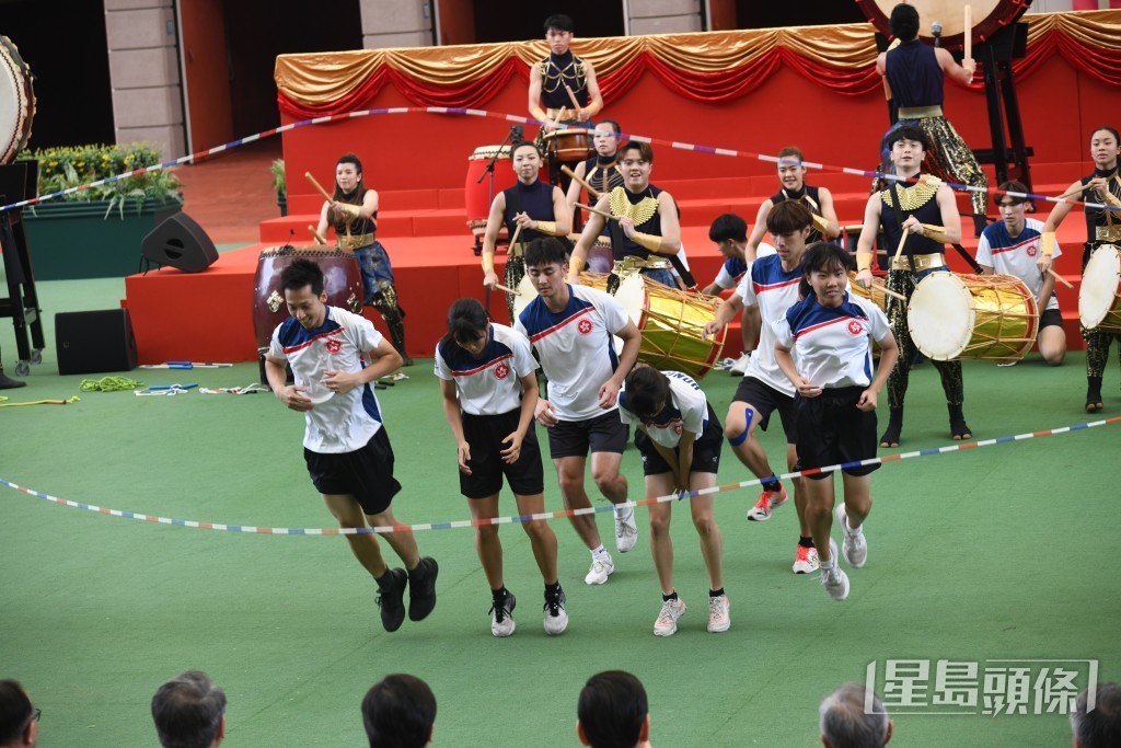 香港跳繩代表隊表演大型花式跳繩。何健勇攝