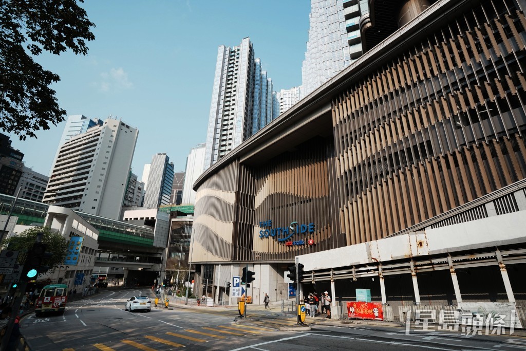 THE SOUTHSIDE佔地面積約達51萬方呎,約有130間商戶進駐。 THE SOUTHSIDE佔地面積約達51萬方呎,約有130間商戶進駐。