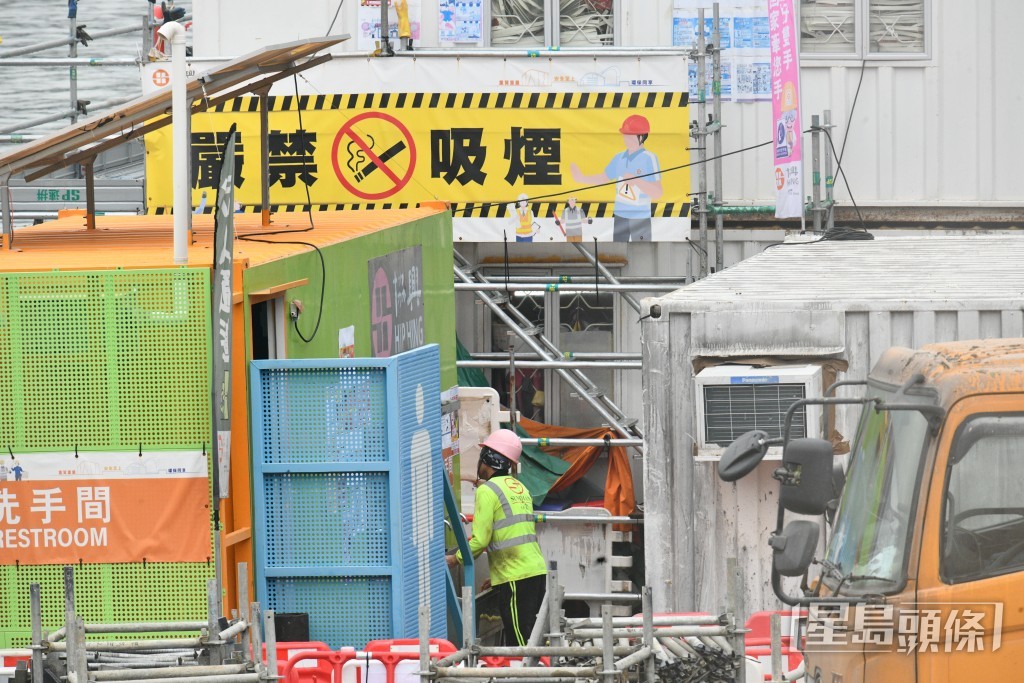 檢視地盤內的防火措施,若有火警風險會向承建商發出口頭或書面建議。 檢視地盤內的防火措施,若有火警風險會向承建商發出口頭或書面建議。