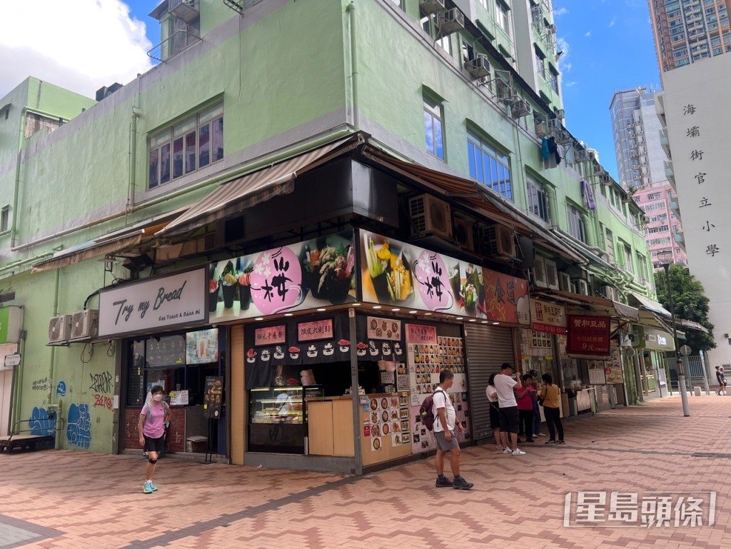 荃灣路德圍一向是美食街,亦有很多「小店」,一直深受年輕人及街坊捧場。林曉敏攝 荃灣路德圍一向是美食街,亦有很多「小店」,一直深受年輕人及街坊捧場。林曉敏攝