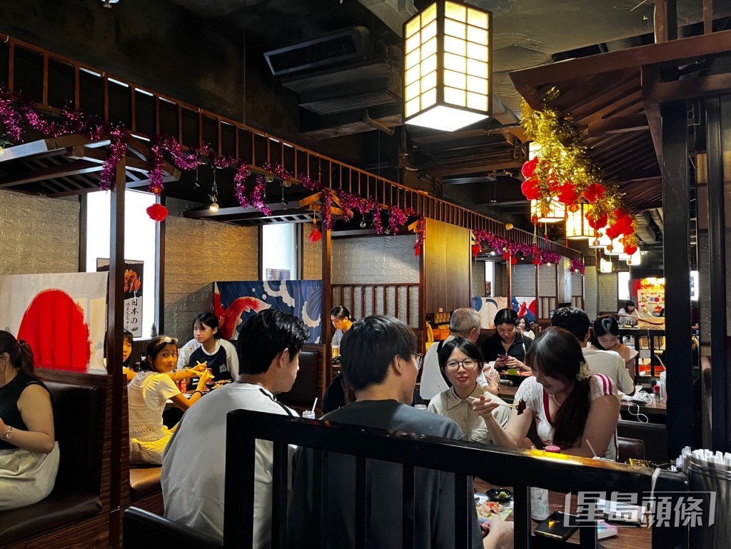 旺角兆萬中心內其中一間放題店生意不俗。 旺角兆萬中心內其中一間放題店生意不俗。