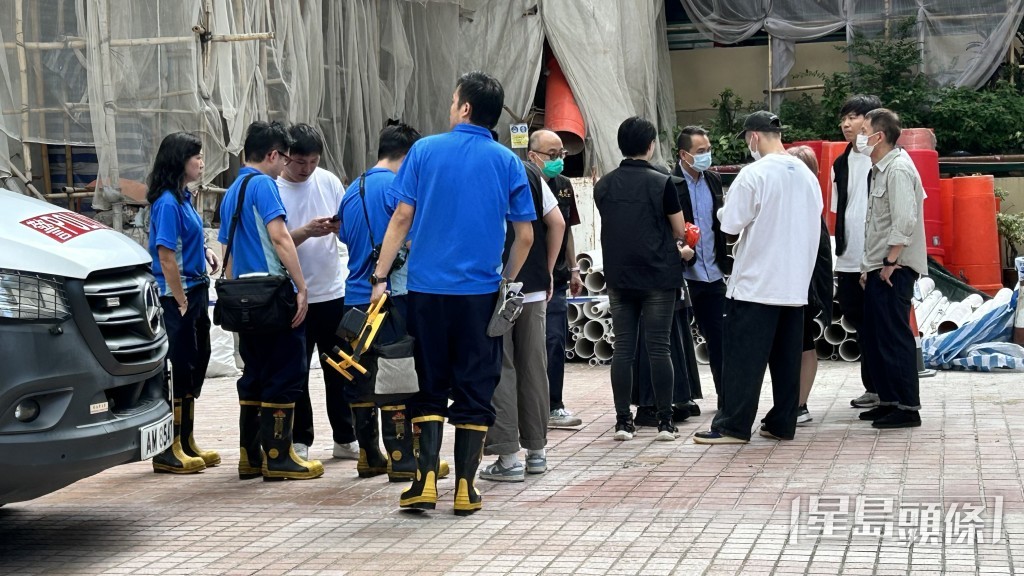 政府化驗所人員到場協助搜證。蔡楚輝攝 政府化驗所人員到場協助搜證。蔡楚輝攝