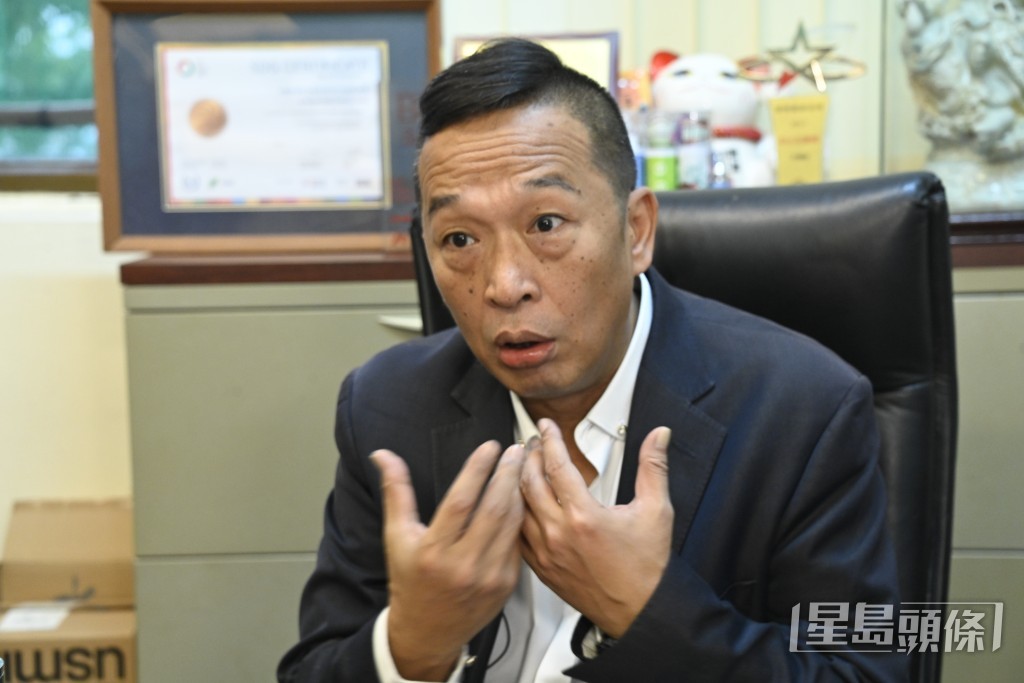 游飈上月12日因腦出血昏迷入院,延至2月24日不治,終年57歲。 游飈上月12日因腦出血昏迷入院,延至2月24日不治,終年57歲。