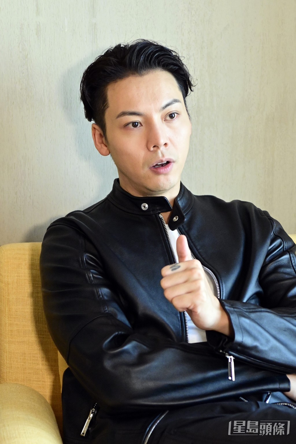 William初出道时，曾被负评影响情绪。