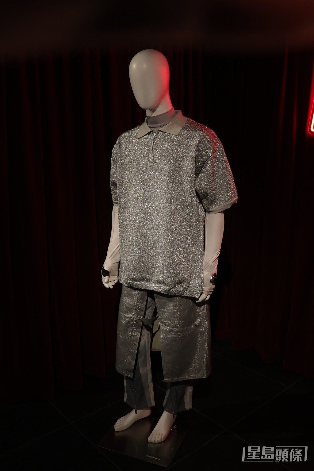 作品展中展示了Jer的MV服飾。