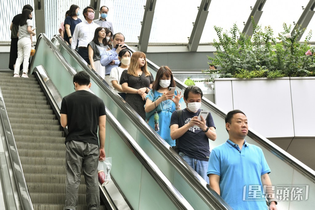 扣減遞增薪額後，高、中、低級薪酬趨勢淨指標分別是4.01%、4.32%及5.47%。資料圖片