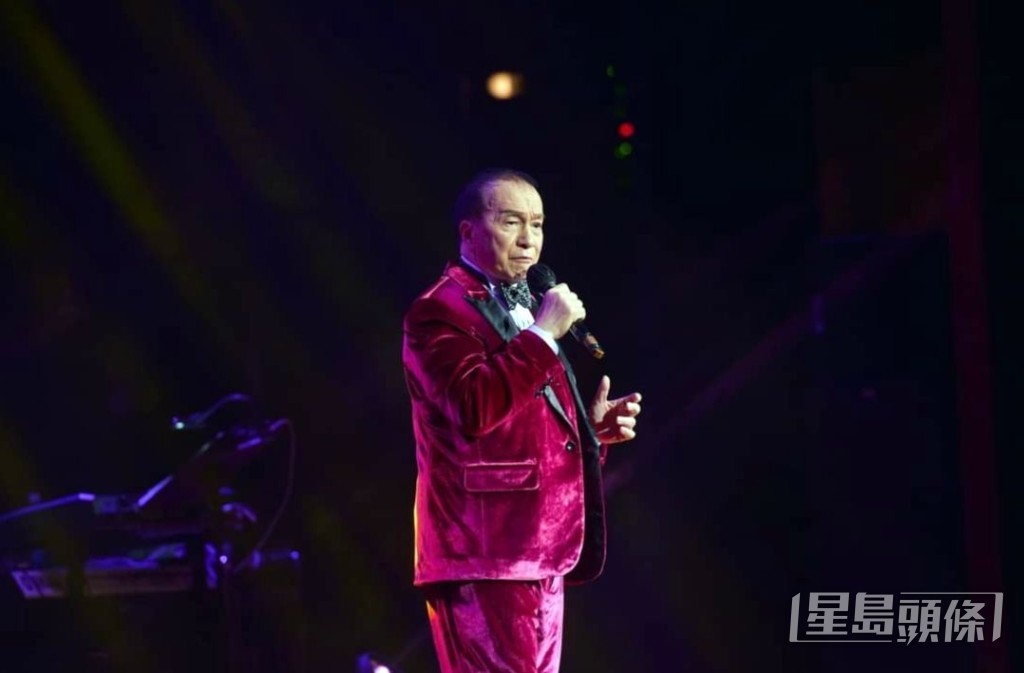 78歲Joe Jun enjoy自己嘅舞台。