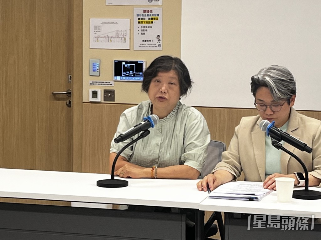 現年65歲的照顧者Rita(左)。李健威攝 現年65歲的照顧者Rita(左)。李健威攝