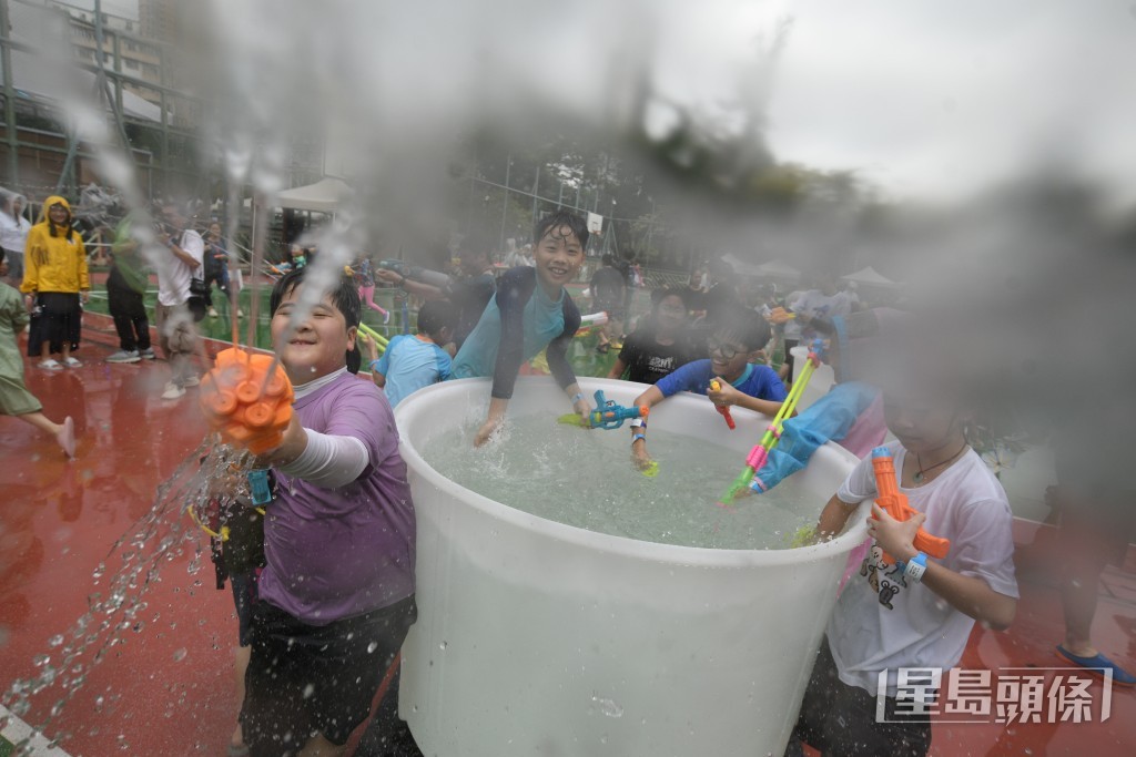 現場氣氛熱爆。 現場氣氛熱爆。