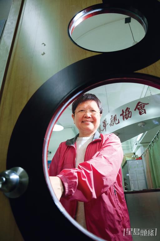 香港單親協會總幹事余秀珠建議，當局增加服務延續性，讓已獲得服務的家庭優先延續。