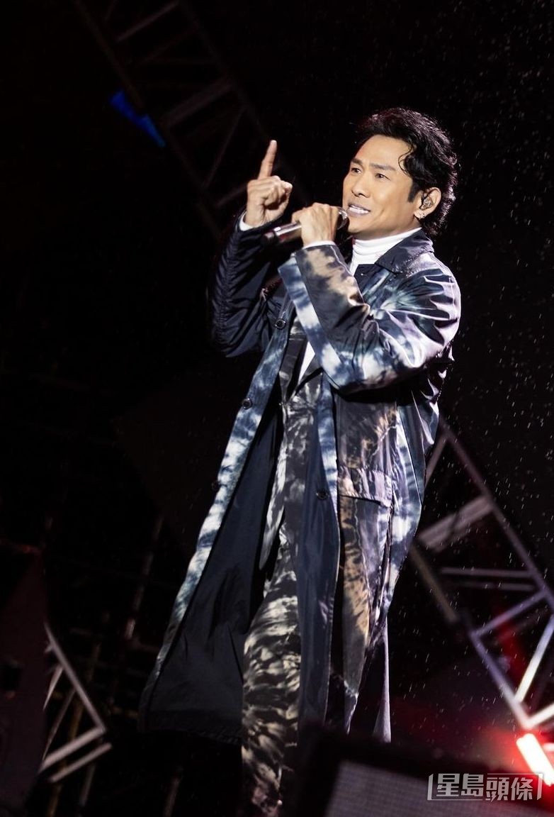 Alex出道近40年。 Alex出道近40年。