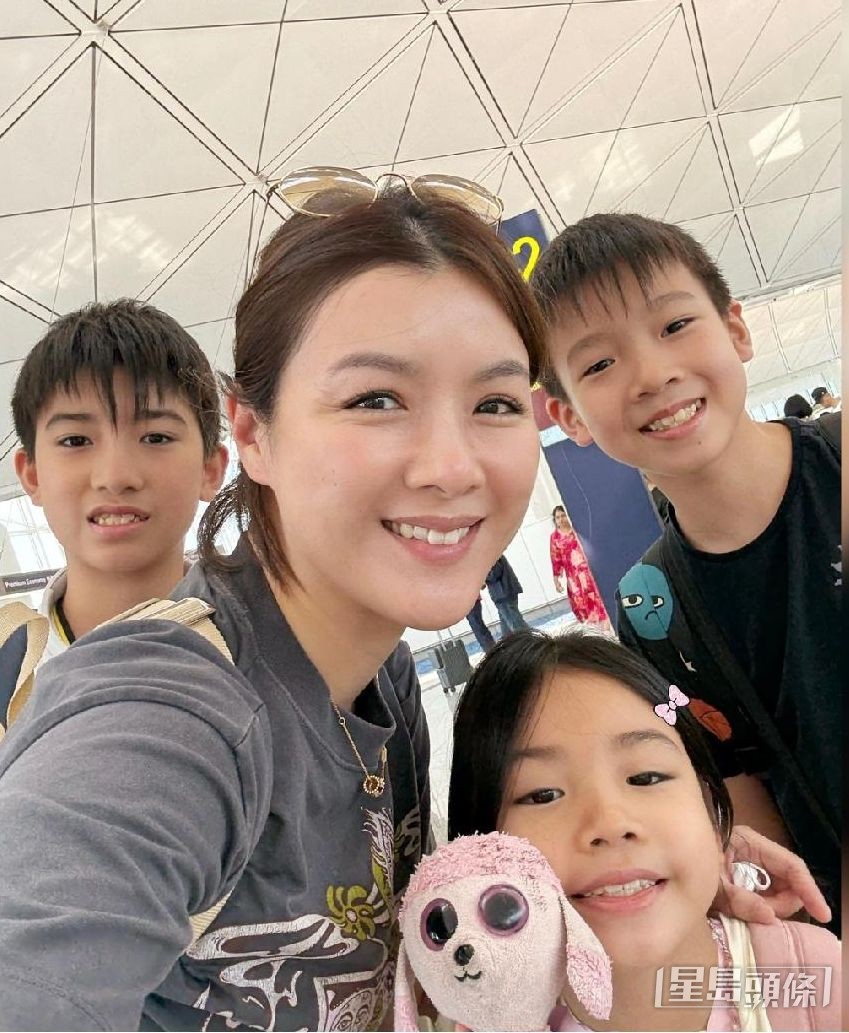 陳茵媺暑假一拖三出遊被封Super mum。