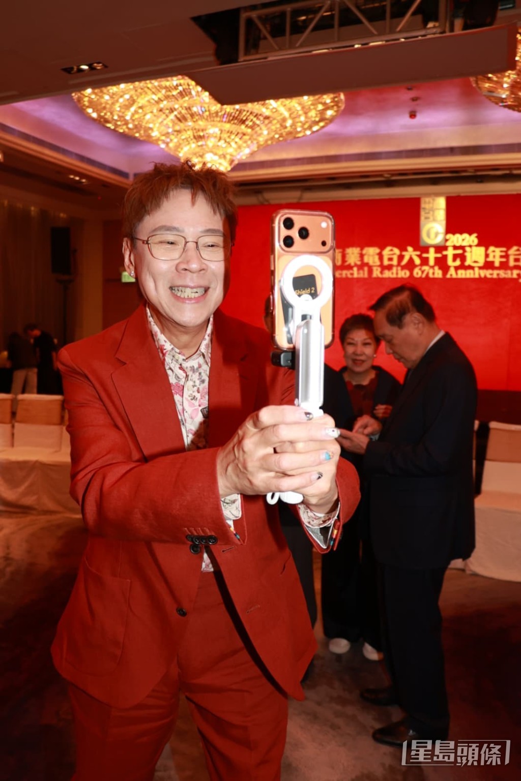 陳志雲做埋KOL玩直播。 陳志雲做埋KOL玩直播。